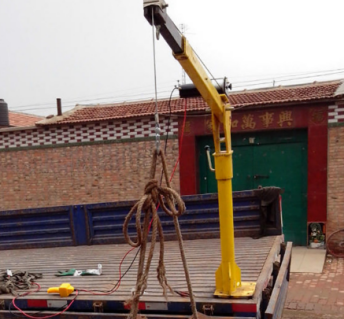 可以在拖拉機(jī)上安裝小型吊運機(jī)嗎